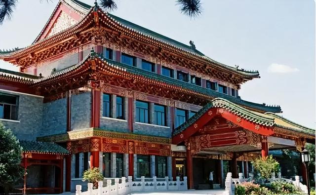 钓鱼台国宾馆住一晚多少钱？据说24小时武警守卫，是真的吗？