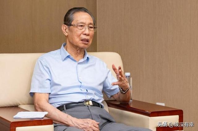 万万没想到，钟南山如今89岁高龄的妻子，也能为他“争光”了