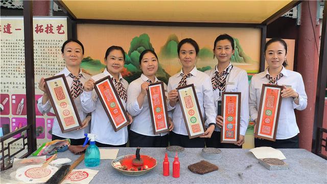 黄粱梦吕仙祠景区讲解员体验非遗传拓技艺