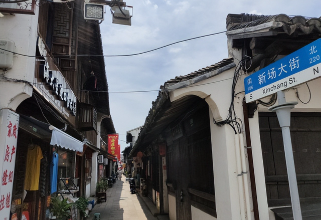 99%古镇长一个样，小吃纪念品全相同，老街失去原有灵魂无人问津