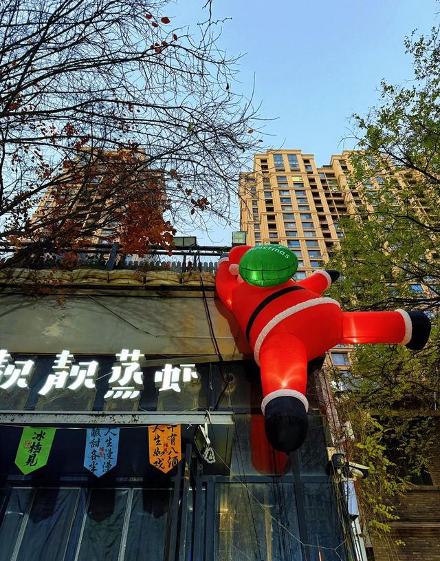 石家庄圣诞街免费逛，人造雪花表演，拍照最佳时间曝光