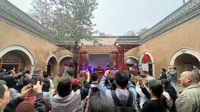 双节在地平线下赴千年之约：地坑院里的非遗狂欢与盛世欢歌