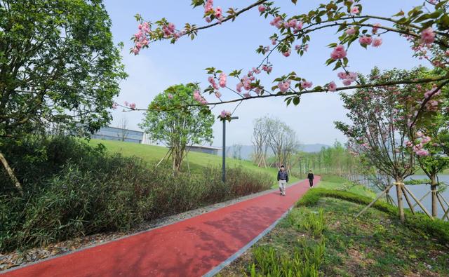 周末晒太阳！这几地有湖水+草坪+1h可达