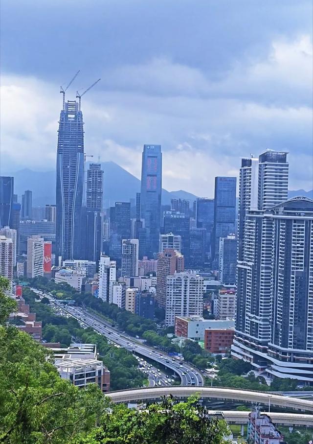 深圳最佳山顶观光平台之一，笔架山顶观光台，罗湖风光太壮观了