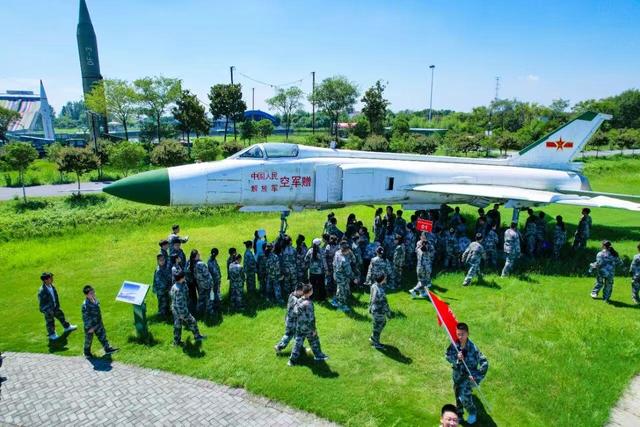 江波 I 谁在迷宫里埋下梦幻的密码