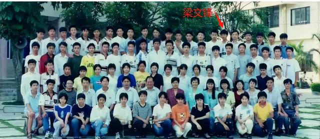从“炒股天才”到“AI狂人”，DeepSeek创始人梁文锋的人、事、志