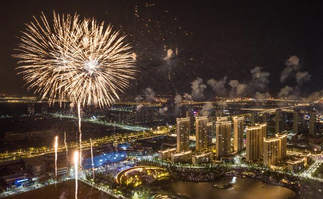 襄阳举办“鹿鸣邀约·银河之夜”七夕盛典 三地千人共度浪漫之夜