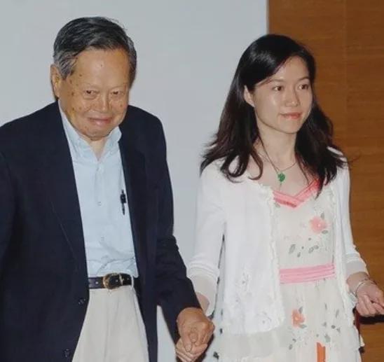 杨振宁长子杨光诺：感谢继母翁帆，这些年她是全家最温暖的依靠