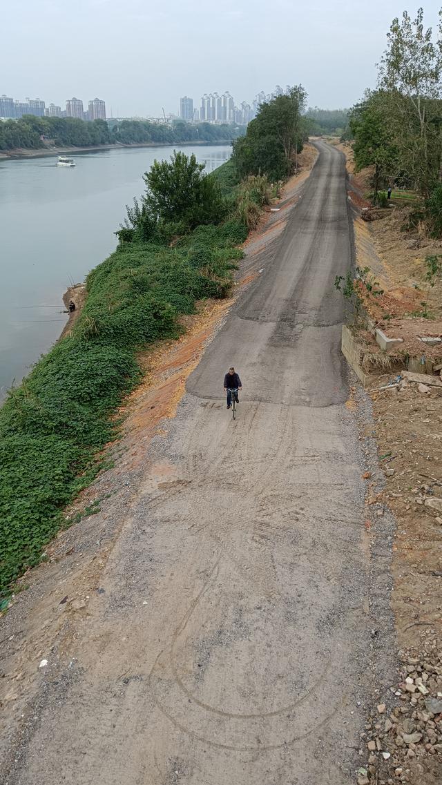 杨梅洲工程还没开工，只有7个月了。你们说明年6月能够建成吗吗