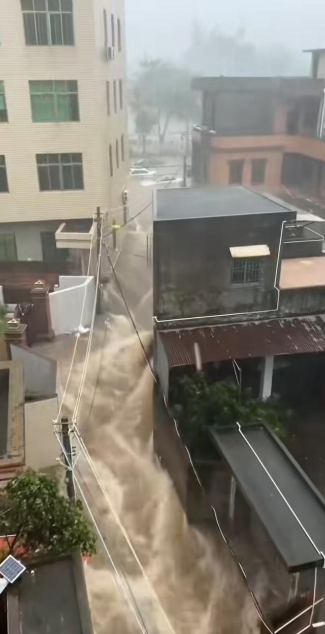 台风“麦德姆”疯了！二次登陆广西抗洪升级！