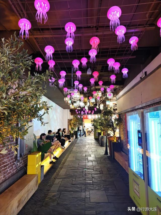 坐上201路老式有轨电车，慢游大连旧时光