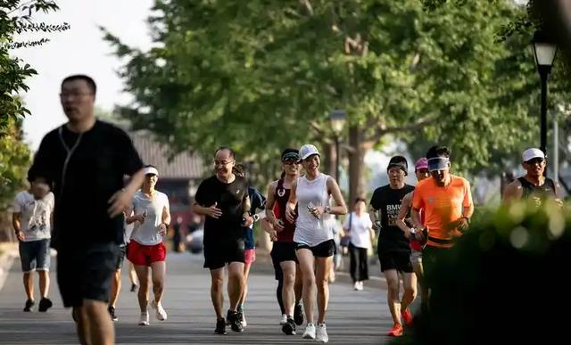 跑步锻炼中可以用呼吸方式来稳控心率