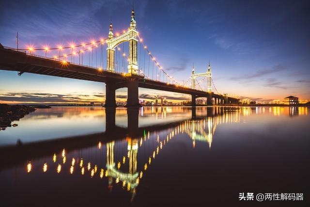 两性关系：一个男人爱不爱你给他发三个字就行没钱了想你了生病了