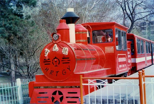 “让童趣延续四季”！哈尔滨儿童公园第六代小火车“十一”快乐开行