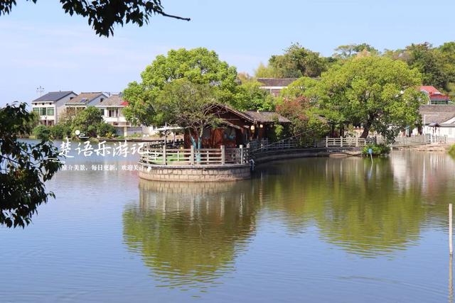 绍兴上虞的豆荚形公园，却是四面环水的网红茶社，休闲品茶太惬意