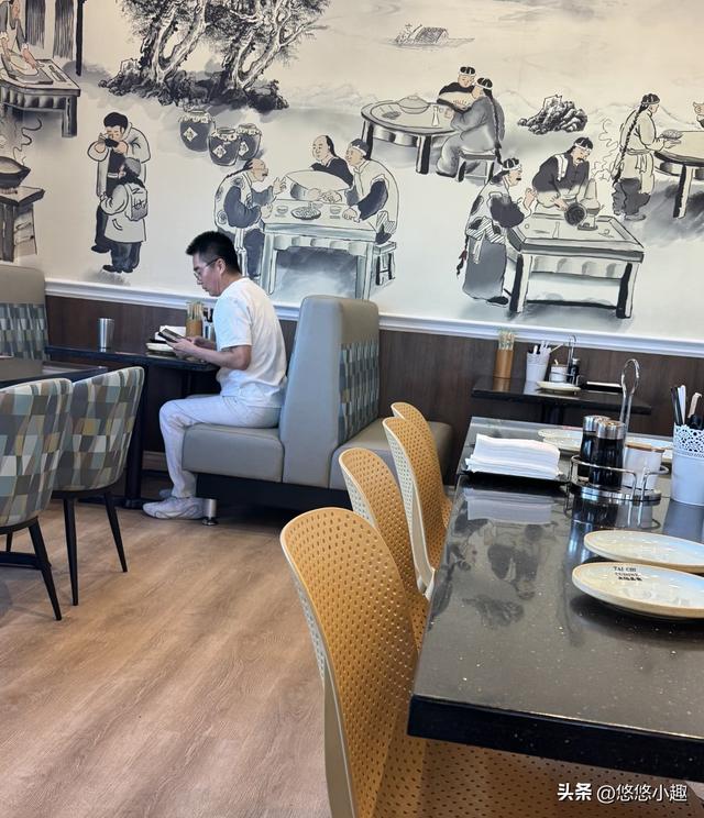 何晴葬礼24小时，许亚军现身美国！照片流出，打扮精致与儿子聚餐