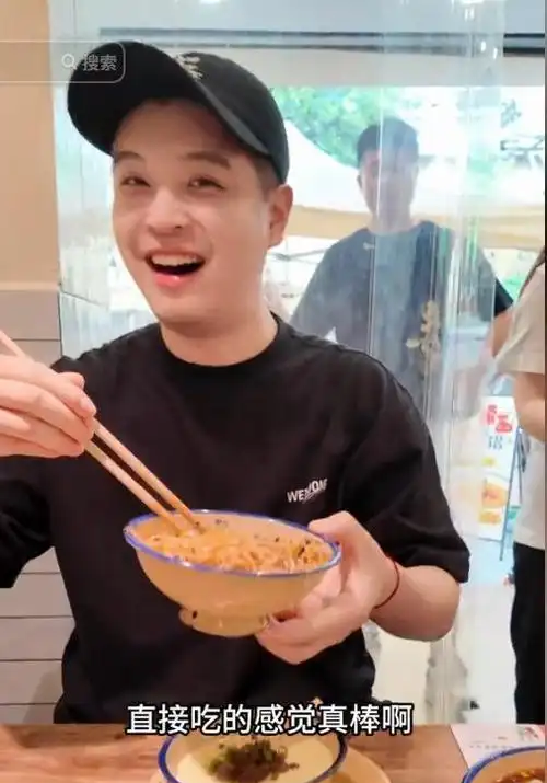 李纯婚后放纵开始还债了	，健身累到大腿颤抖，带上北京爷们一起练