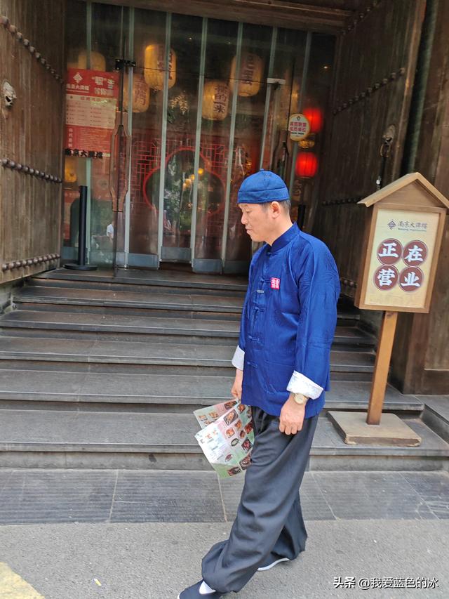 以吃的名义南京一日游：南京大牌档的午餐，四个招牌菜点了三样