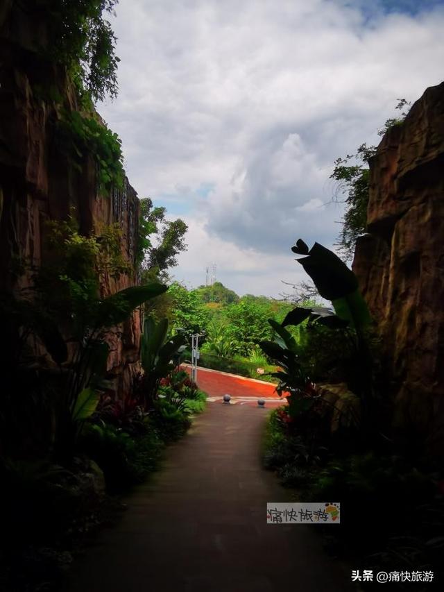 隐藏在自贡城区内的“一线天”
