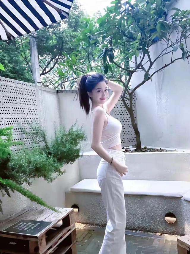 你，就是我心上的罗加，我，一辈子牵挂挂你，爱你到永远
