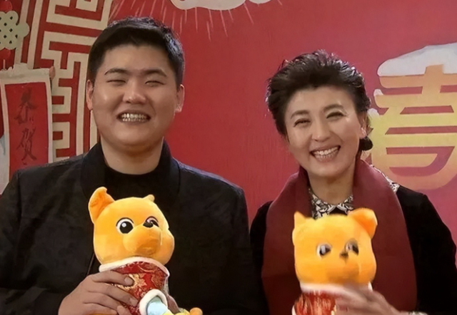 闫学晶前脚道歉，人民网就出手！呼吁彻查到底，更严重的还在后面