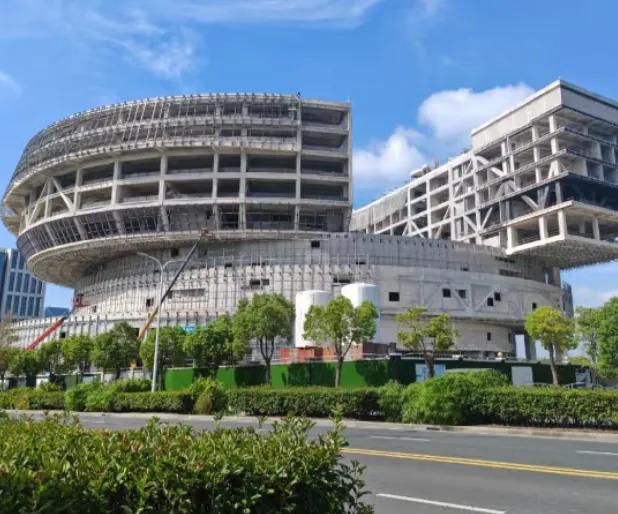 上海临港惊现“太空潜水池”！地上22米，体验“人在空中游”！