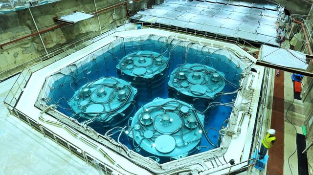 “幽灵粒子”究竟是什么？地下700米的巨型装置如何将它们捕捉？
