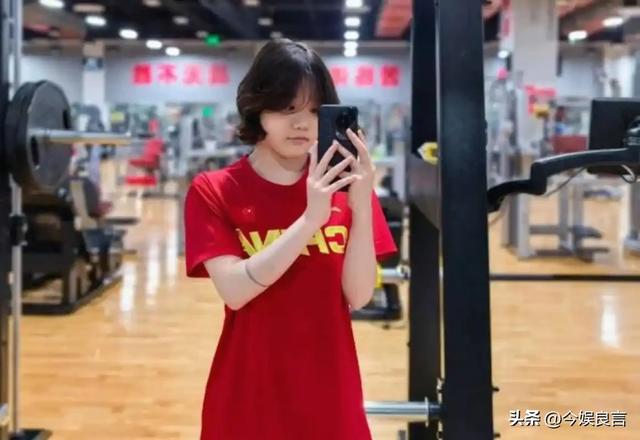 正式退出?21岁张家齐发声,眼泛泪花,未来或有三条路,年薪可观