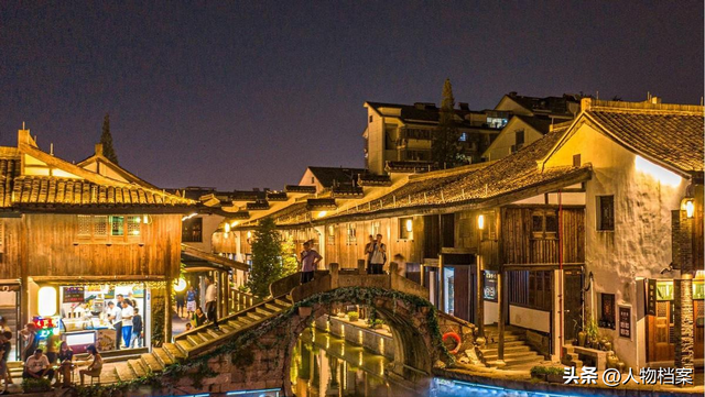 8年烧光50个亿！从人满为患到无人问津，全国古镇为啥批量倒闭？
