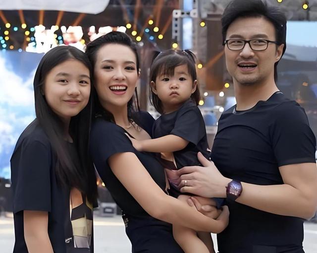 间隔不到2小时，章子怡、汪峰先后发文	，网友：终究是森林北输了