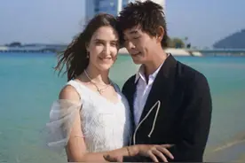知名歌手宣布再婚，妻子是俄罗斯美女钢琴家图片