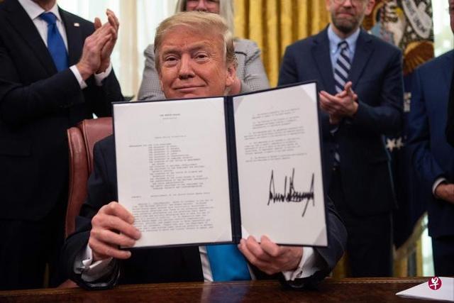 特朗普向全球发出通牒：180天内必须对中国动手	，不帮忙就加税