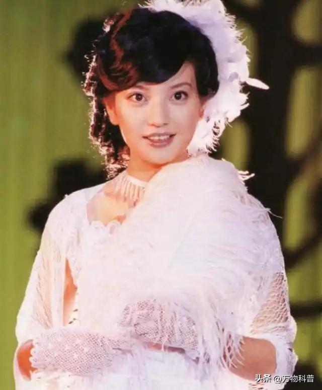 “封杀”4年后，49岁赵薇财力现状被扒，结果估计和你想得不一样