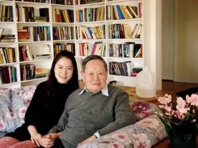 翁帆也没想到，丈夫杨振宁去世后，竟因生前一个特殊举动口碑暴涨