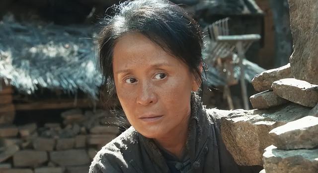 《生万物》3个土掉渣“老婆子”，年轻时美貌无双，颜值不输杨幂