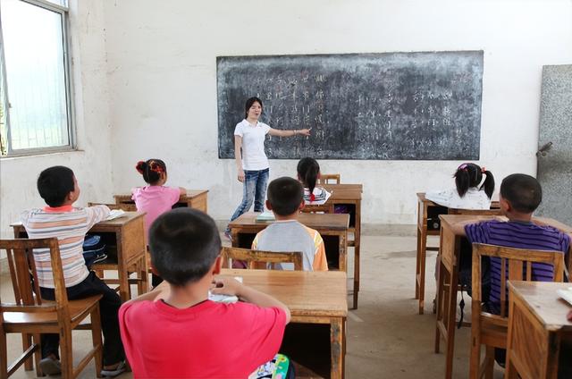 李湘事件升级！家境被扒底朝天，父母身份曝光	，果然不简单