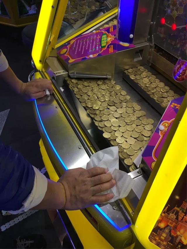 一夜变脸的“游戏天堂”,攻陷中年男人