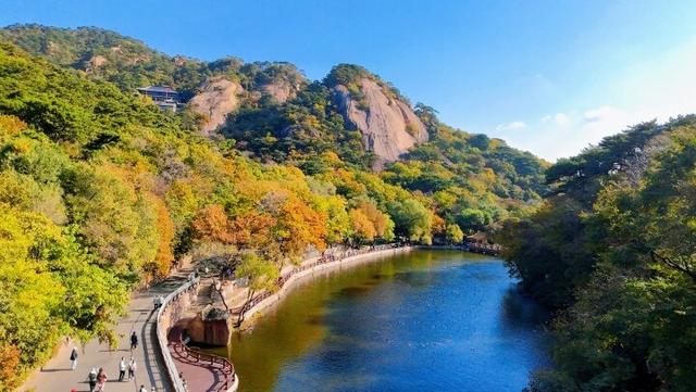 层林尽染 颜值拉满！千山赏秋正当时