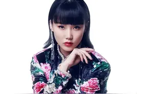 黄龄《免我蹉跎苦》直拍震撼来袭，空灵嗓音演绎深情，直击心灵！图片