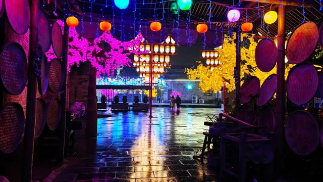 桂林:首届非遗千灯游园,光影艺术璀璨盛宴!