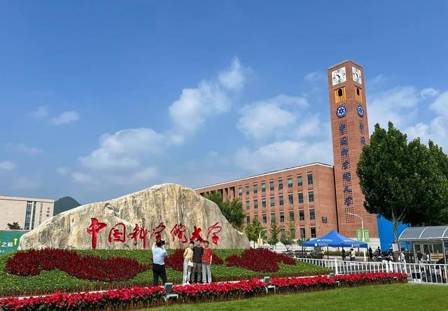 中国最难考的三所大学，不是清华北大，考上就是一辈子“金饭碗”