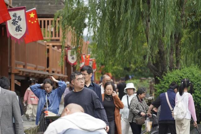 网络中国节·中秋 | 来汉中这个古镇，亲手做团圆月饼，共放孔明灯寄相思