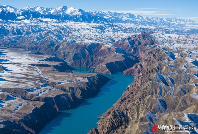 雪落肯斯瓦特！玛纳斯这片“水墨秘境”美到窒息