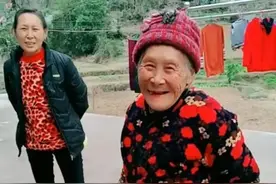 去世两年的女儿突然打来电话，85岁老人接听后，全网瞬间泪崩！图片