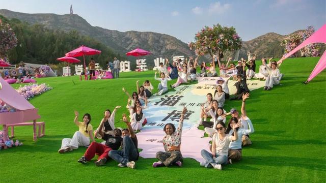引爆文旅流量的20个场景设计｜2025网红场景这样造！
