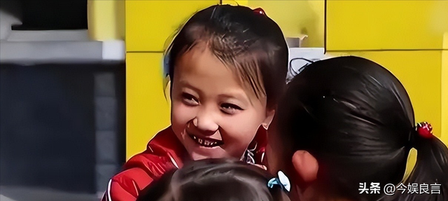 没钱还硬装？宁夏一笑成名拒绝百万签约的小女孩，现在成了这样