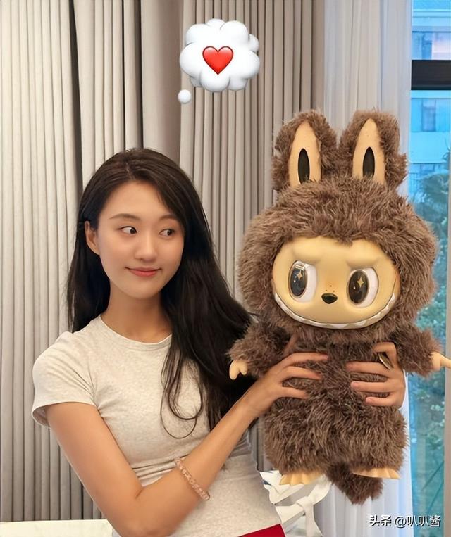 闫学晶风波终于落幕！6个男人惨遭牵连	，其中儿媳与继女最不好过