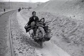 1941年大饥荒,国民党中将抢八路军救灾粮,杨得志震怒亲率部队夺回图片