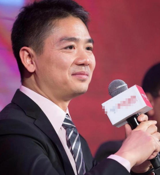 刘强东章泽天久违合体仅3天，令人恶心的一幕上演，杨颖也被牵连