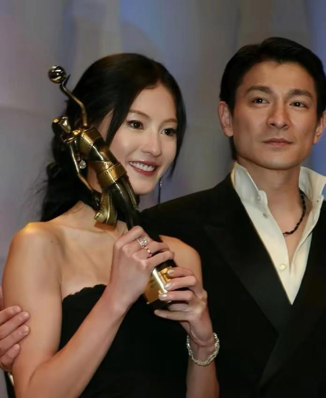 谢霆锋没想到，已备好寿衣和遗照的张柏芝，揭开了王菲仅剩的体面